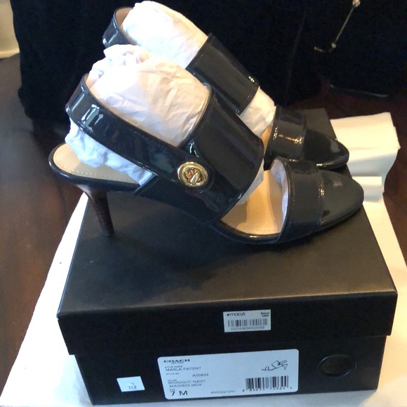 Moved Coach Marla patent leather brown tapered heel gold tone lock strap+box - Picture 1 of 13